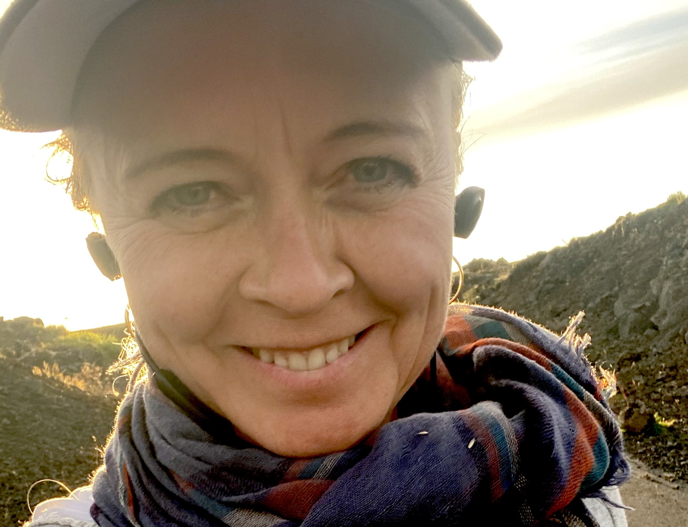 Strauk af sjúkrahúsi til að athuga stöðuna á kössunum